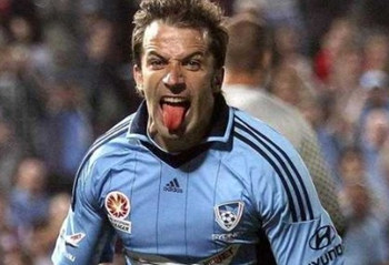 地上足球：梅西带队迈阿密夺冠，球王伟大无需多盐？（梅西率迈阿密夺冠：球王伟业，毋须多言）