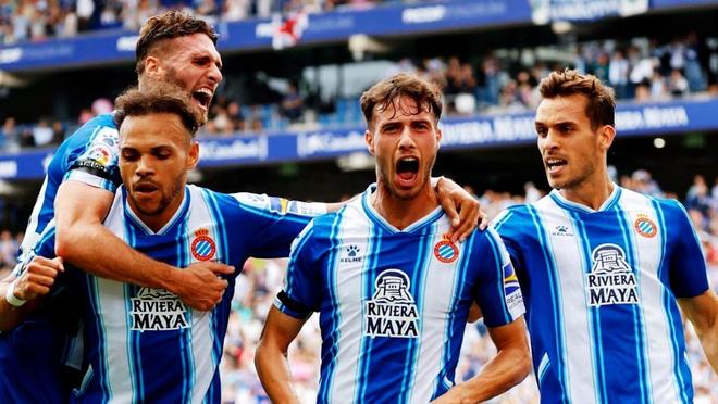 上海U20男足球员：感谢徐根宝指导，81岁高龄还尽力陪伴我们（上海U20男足球员致谢徐根宝：81岁仍倾力指导与陪伴）