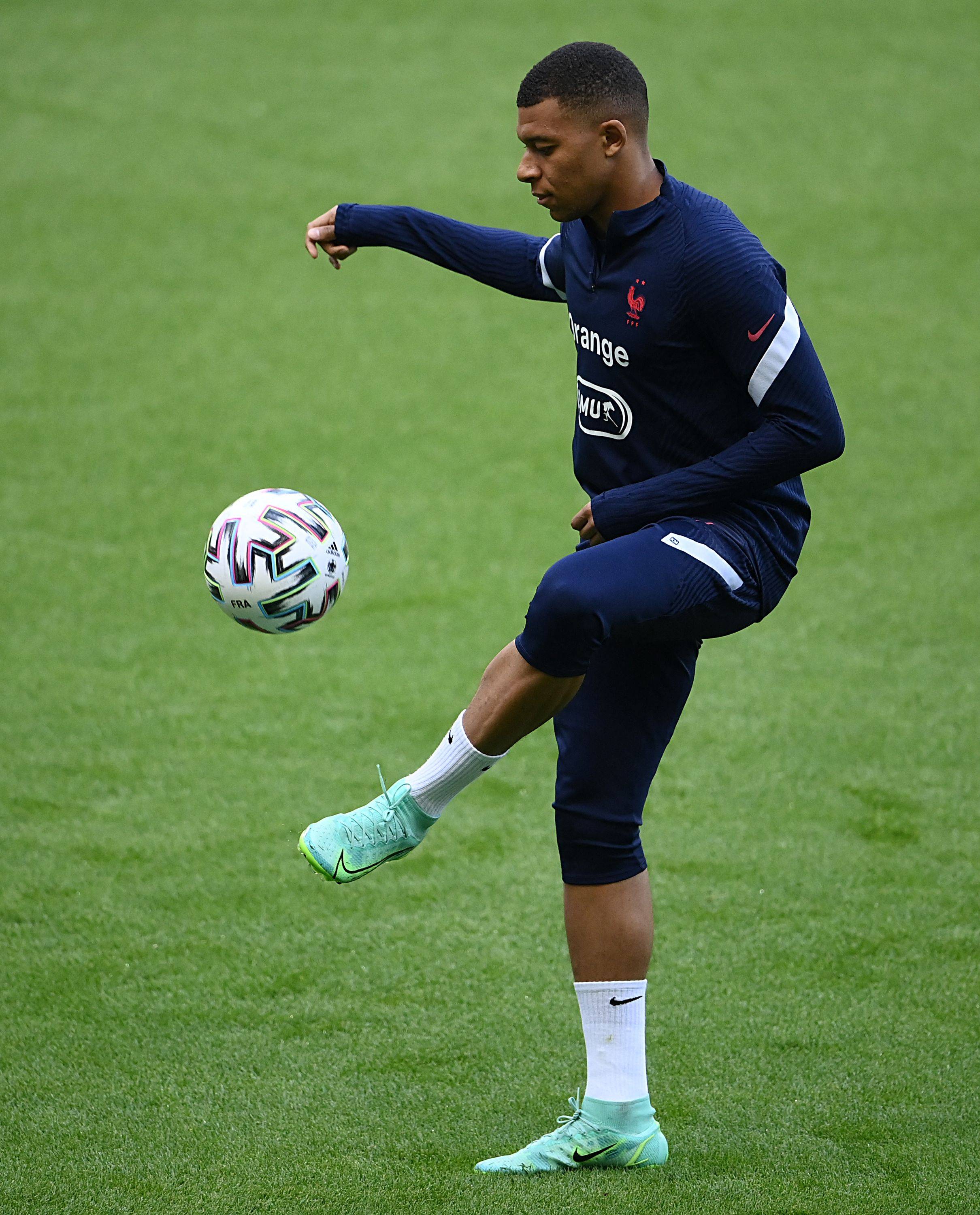 意甲积分榜：争冠白热化，米兰1球净胜球优势领先那不勒斯居首（意甲积分榜焦灼：米兰以1球净胜优势力压那不勒斯领跑）