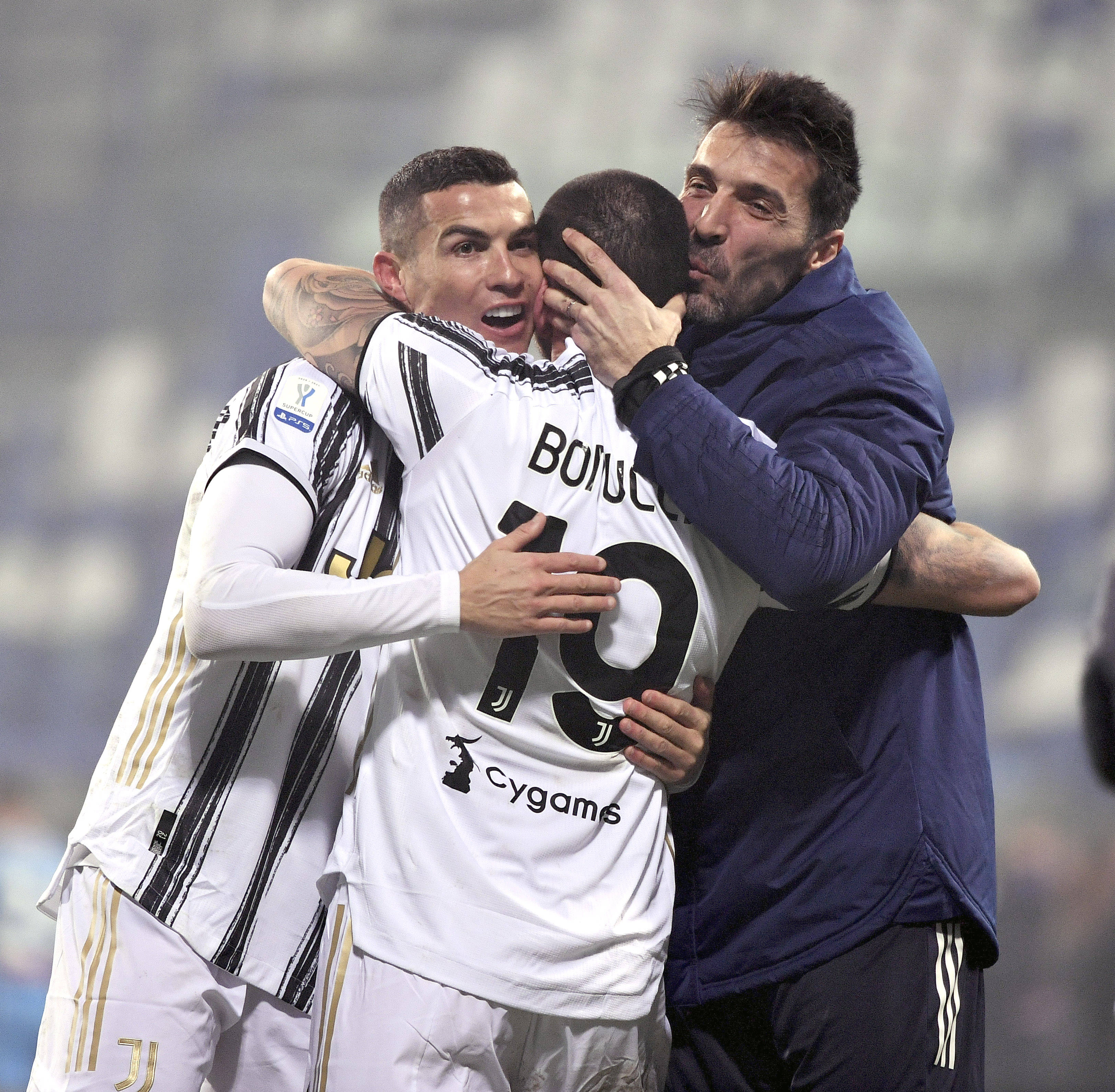 埃迪-豪谈伊萨克：想回到球队训练，你得先证明自己配得上（埃迪-豪：伊萨克若想回归球队训练，必须先证明自己有资格）