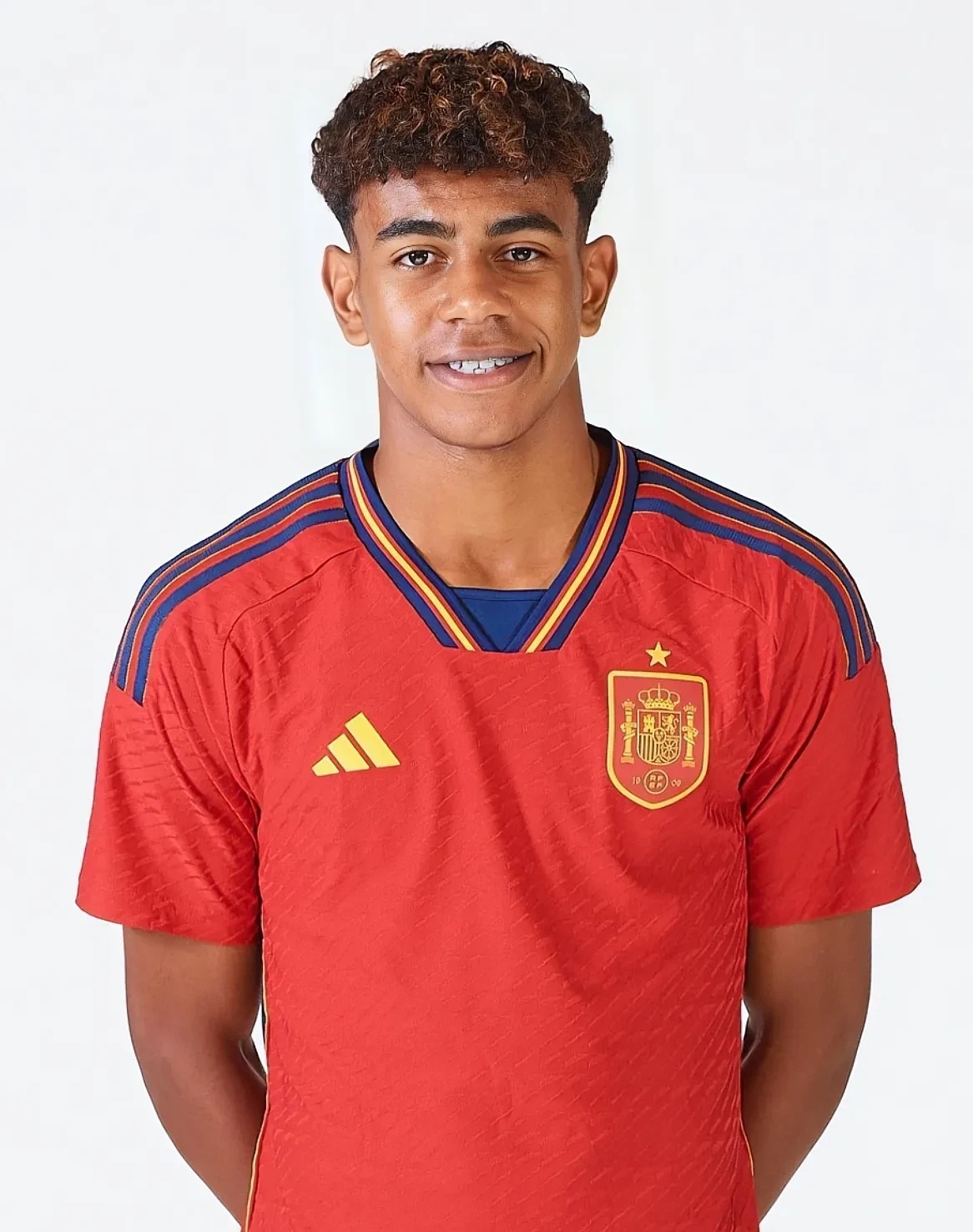 为了球队就算断腿也愿意，40岁的C罗再次夺冠泪洒赛场（为球队拼到断腿也无悔，40岁C罗再夺冠，赛场潸然泪下）