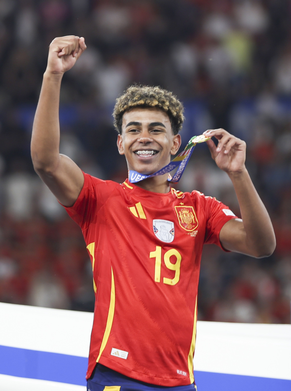 意媒：DV9受伤对尤文不一定是坏事，这将影响他明夏自由离队（意媒：DV9受伤或成尤文利好，恐影响其明夏自由离队）