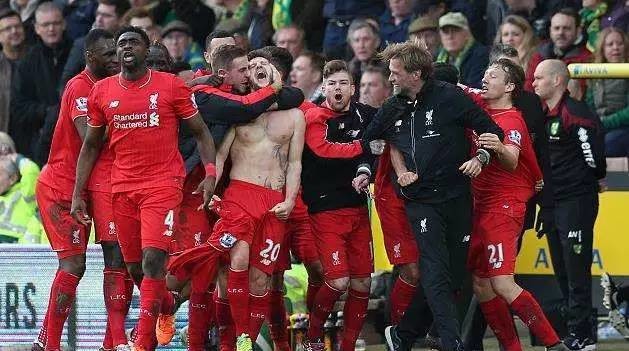 每体：埃里克将与巴萨续约至2029年，并含一年续约选项（每体报道：巴萨将与埃里克续约至2029年，合同附带一年延长选项）