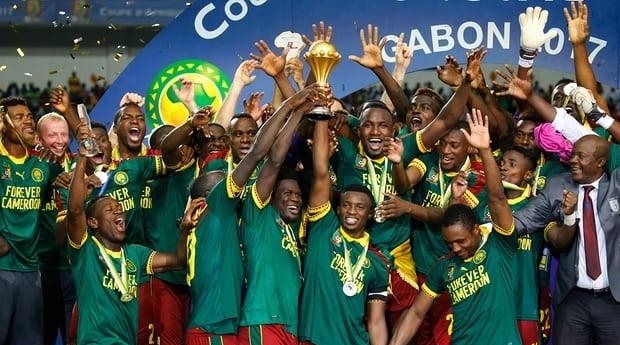 官方：阿贾克斯主帅海廷加下课；带队本赛季欧冠四战全败（阿贾克斯官宣海廷加下课，本季欧冠四战皆负）