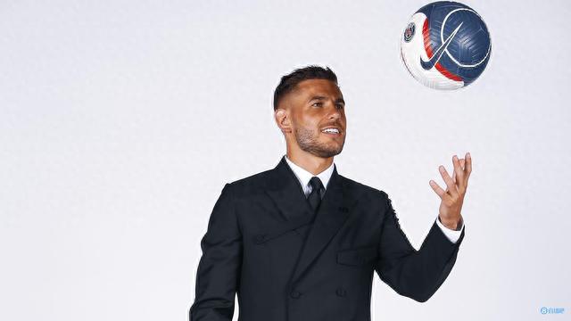 76人队记：庄神右膝扭伤，本场比赛不会回归（76人记者：庄神右膝扭伤，本场不再出战）